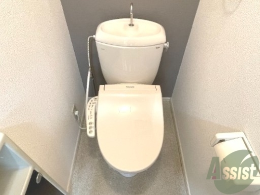 トイレ　嬉しいウォシュレット機能付きです。シャワートイレは便利ですね