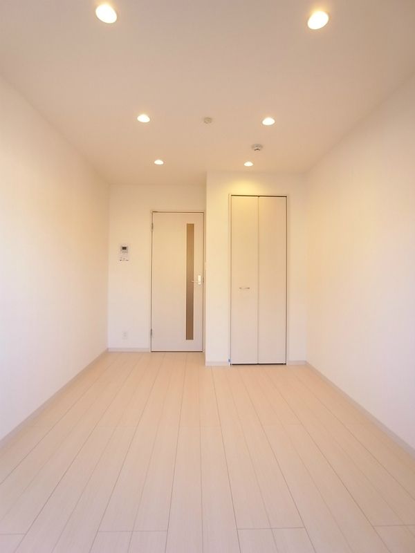 居室・リビング　☆明るい洋室☆