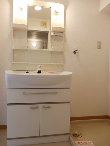 洗面設備　使いやすい洗面所です