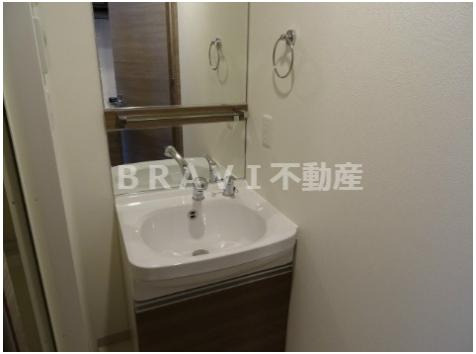 洗面設備　【プレサンス谷町リーベ】独立洗面台、朝の身支度には欠かせませ