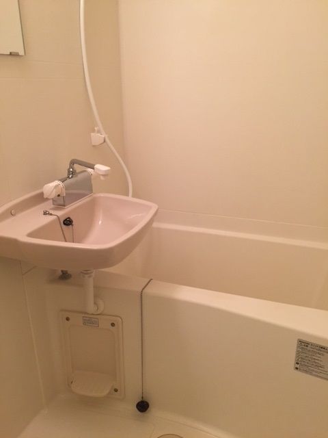 バス・シャワールーム　仕様・設備は現況と異なる場合があります。現況優先。