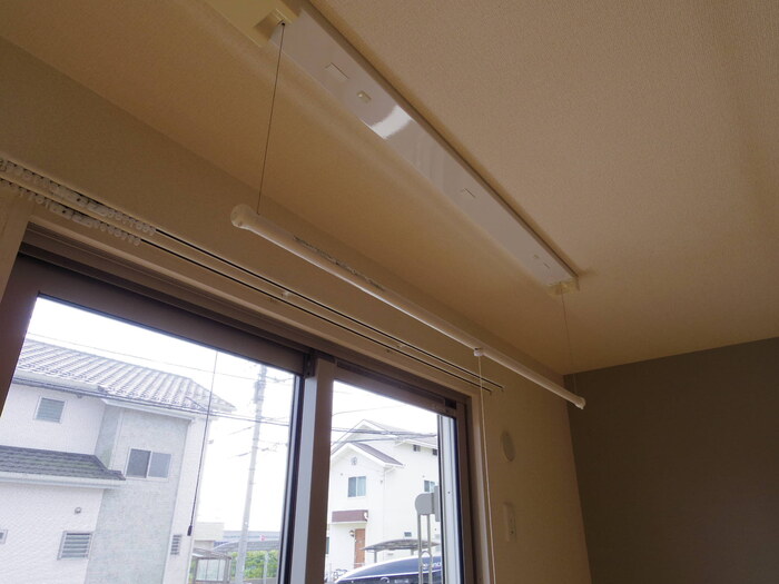 その他設備　室内物干し（雨の日などに重宝します）