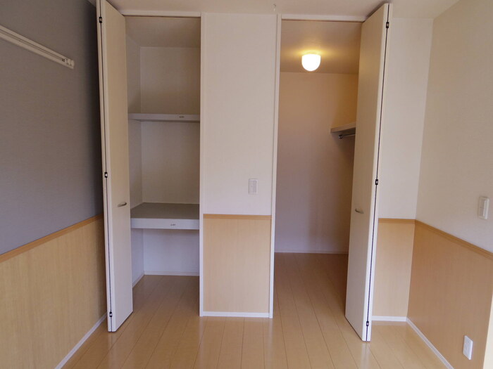 収納　ウォークインクローゼット仕様、収納棚