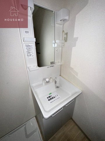 洗面設備　独立洗面台、朝の身支度には欠かせません