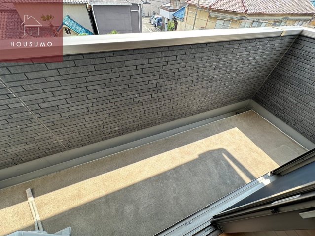 バルコニー　開放的で明るい空間を演出してくれるバルコニーです