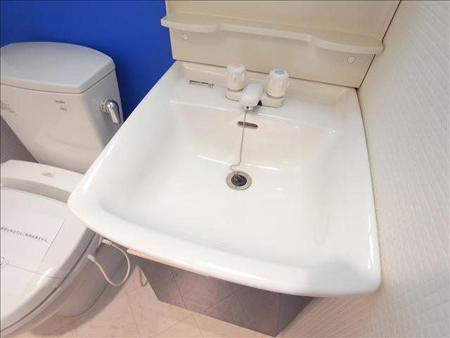 洗面設備　洗面台（同タイプ別号室写真）