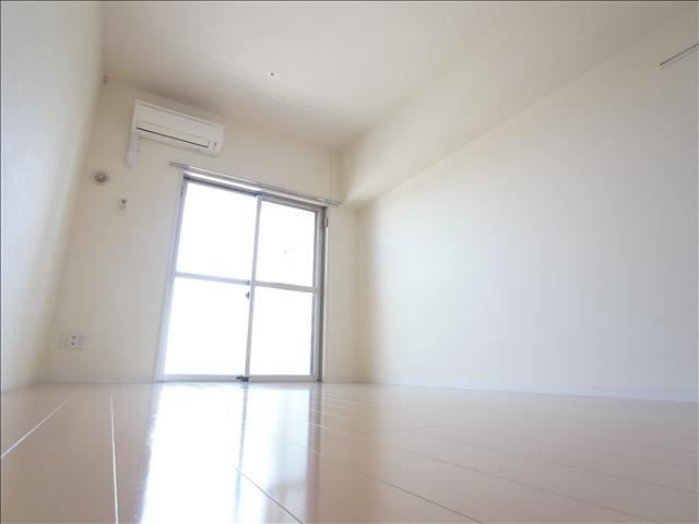 居室・リビング　洋室（同タイプ別号室写真）