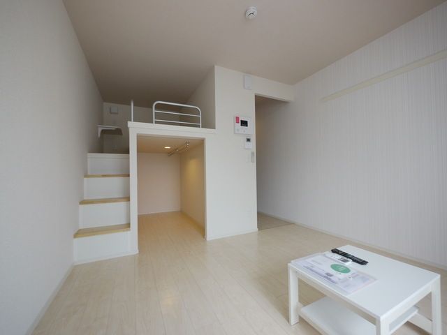 居室・リビング　★広めの収納スペースがございます★