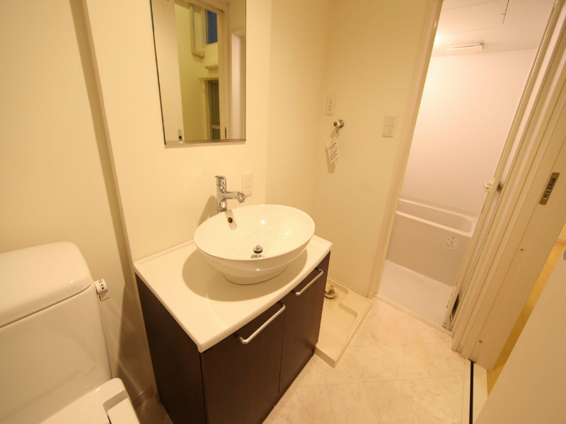 洗面設備　脱衣所　デザイン独立洗面台　洗濯機ご用意できます