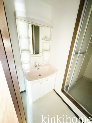 洗面設備　写真は別のお部屋です。（同タイプ）