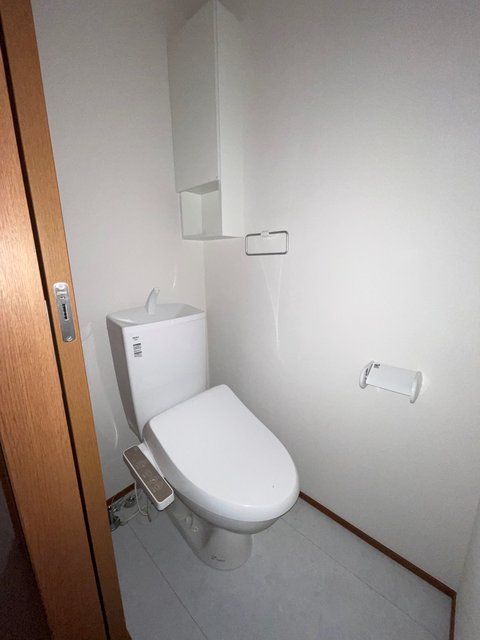 トイレ　※写真は301号室のものです