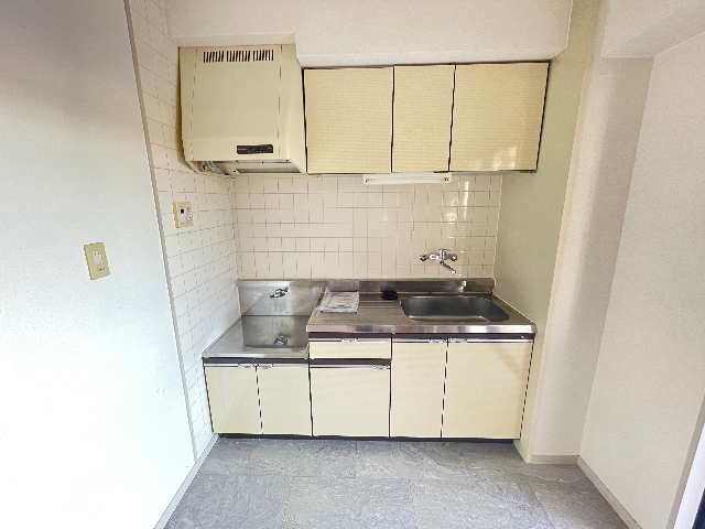 キッチン　キッチン　コンロは別途設置が必要です