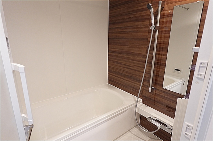 バス・シャワールーム　換気暖房乾燥機付き浴室