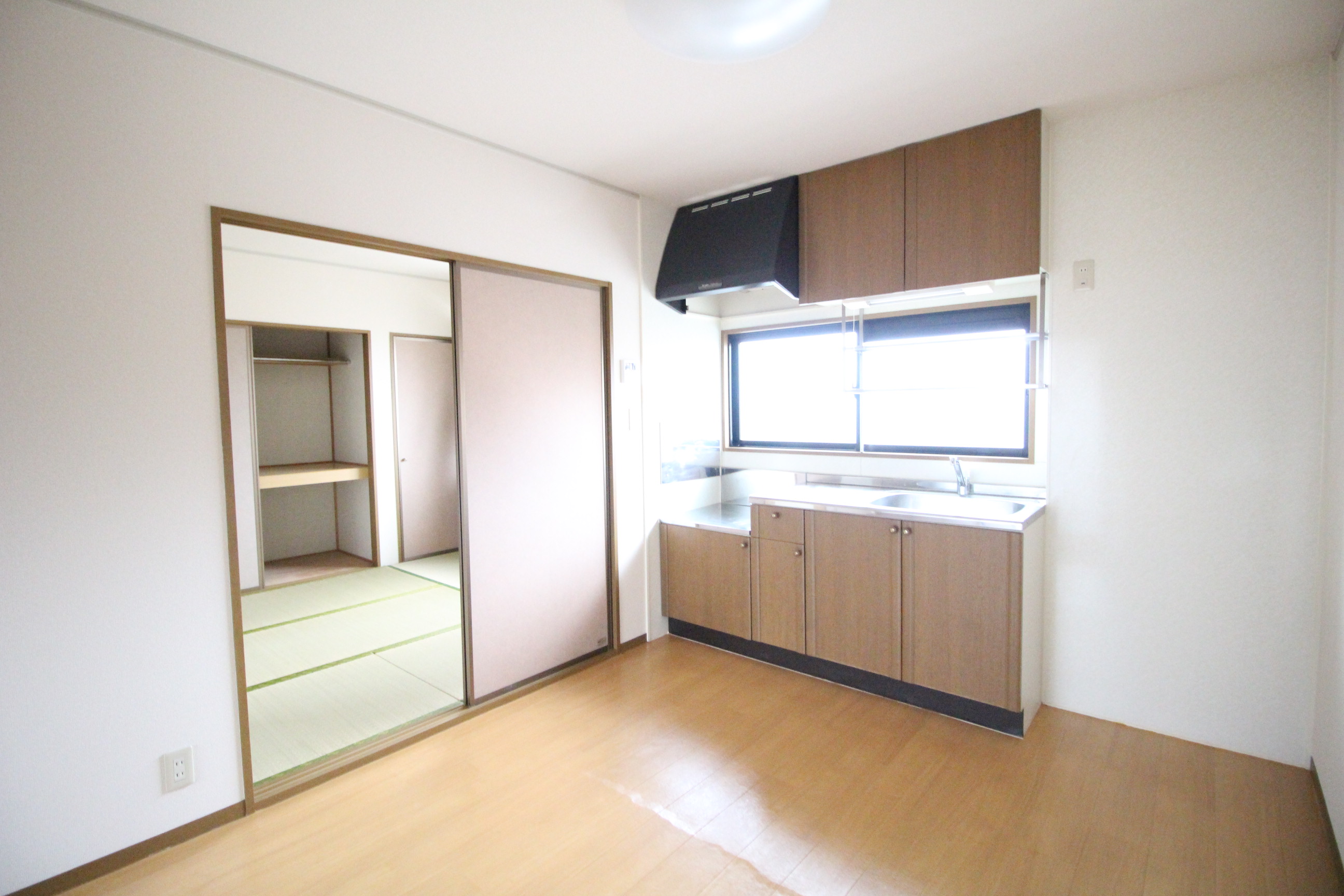 キッチン　※反転写真。現状優先。