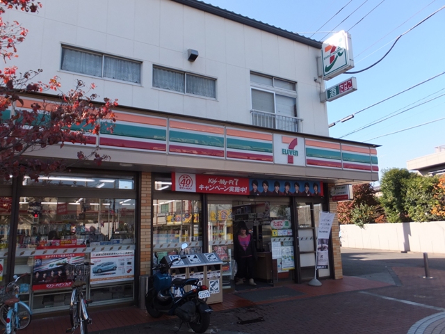 コンビニ　セブンイレブン（コンビニ）まで552m