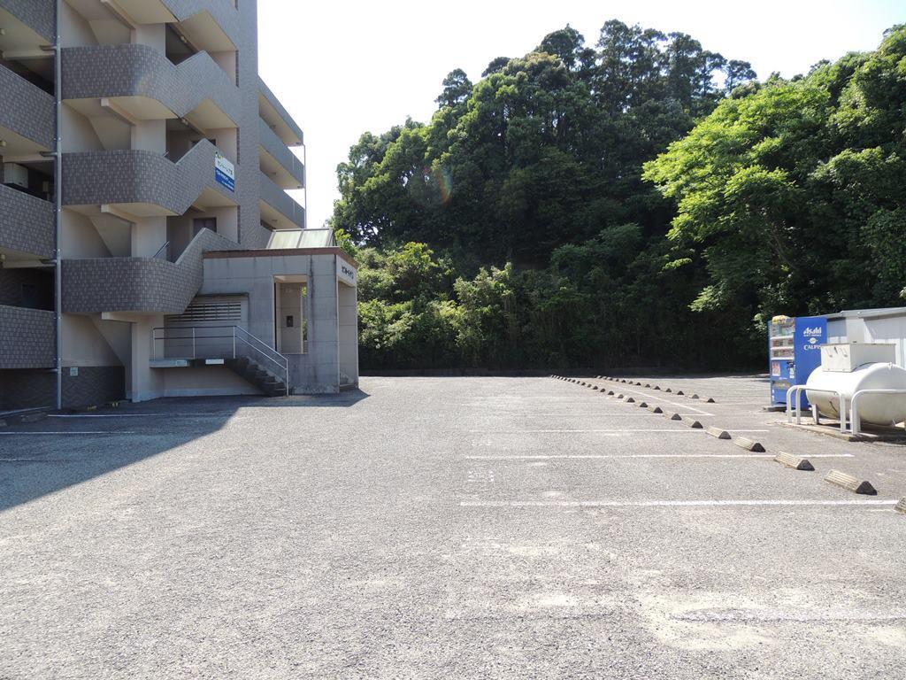 駐車場　マセントーレアIIIンション北側の駐車場です。