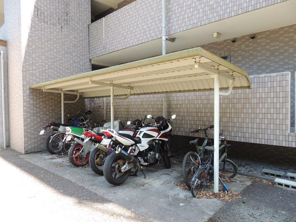 その他　セントーレアIIIの屋根付きの駐輪場です。