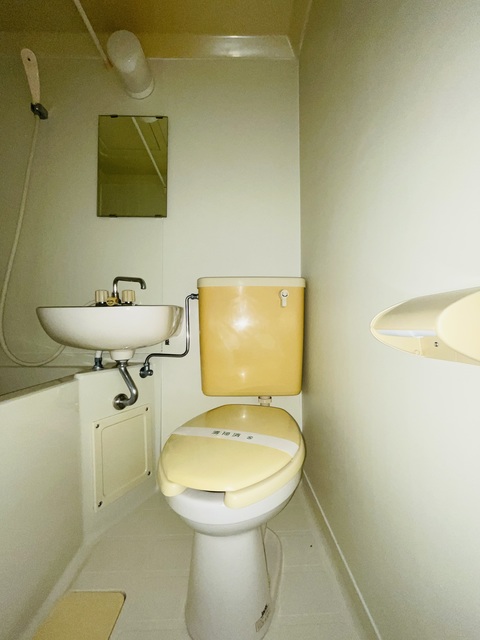 トイレ　白を基調とした空間で清潔感のあるトイレです♪
