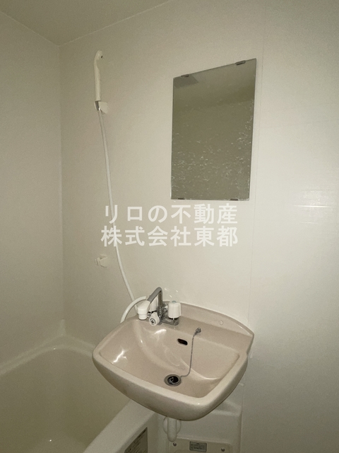 洗面設備　鏡付の洗面ボウルなので、洗顔するときに便利ですね☆