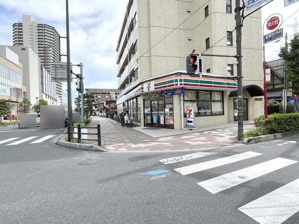 コンビニ　セブンイレブン武蔵浦和西口店（コンビニ）まで120m