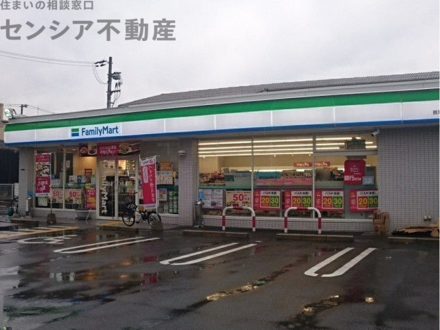コンビニ　ファミリーマート鶴見諸口一丁目店（コンビニ）まで402m
