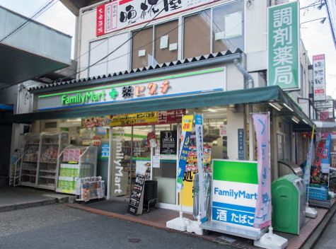 ドラックストア　ファミリーマート＋薬ヒグチ亀戸東口店（ドラッグストア）まで557m