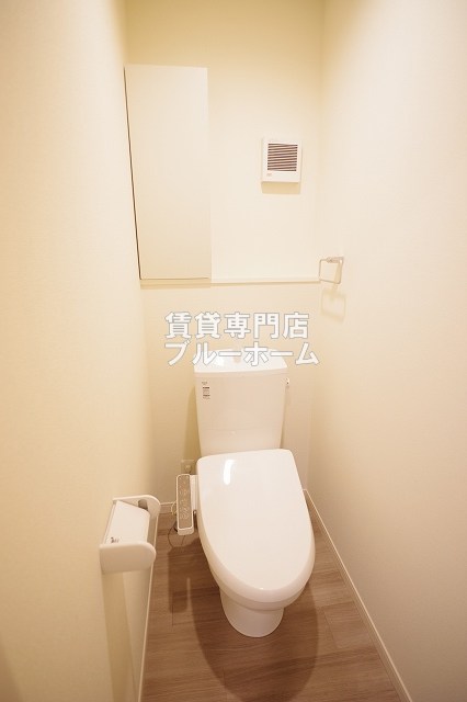 トイレ　温水洗浄便座付きのトイレです！