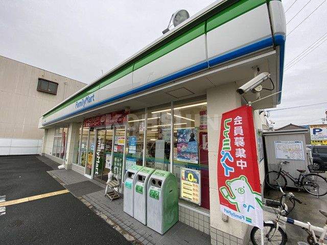 コンビニ　ファミリーマート（コンビニ）まで546m
