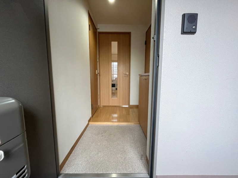 玄関　玄関の様子です。明るい印象ですね。気分もあがりそう。