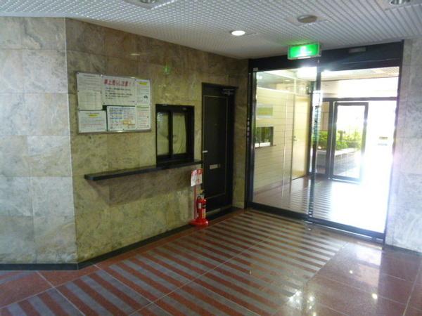 エントランス　下駄箱付です