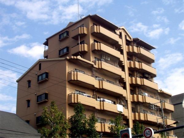 建物外観　立派な鉄筋のマンションです