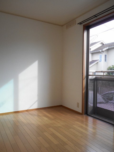 居室・リビング　日当たり良好の綺麗な室内　同仕様※別部屋の写真になります