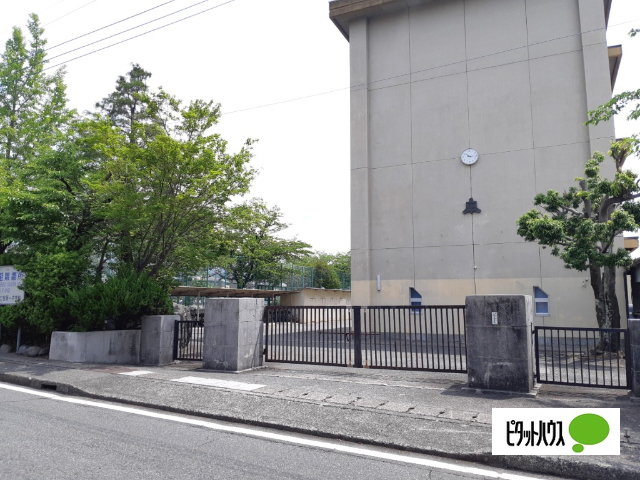中学校　富士宮市立富士宮第一中学校（中学校）まで880m