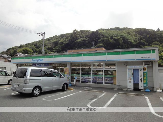 コンビニ　ファミリーマート（コンビニ）まで714m