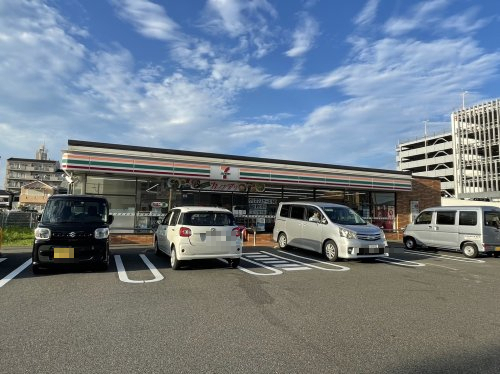 コンビニ　セブンイレブン 名古屋外新町3丁目店（コンビニ）まで557m