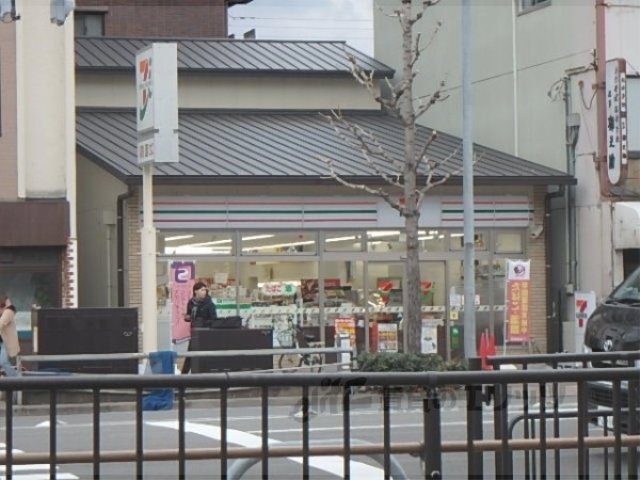 コンビニ　セブンイレブン堀川丸太町店（コンビニ）まで600m