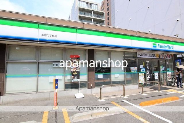 コンビニ　ファミリーマート（コンビニ）まで150m