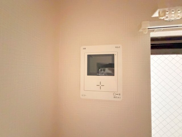 セキュリティ　TVモニターホンで来客が誰か確認してから開けて下さいね