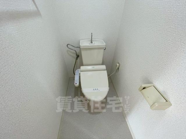 阪急宝塚線 岡町駅 徒歩14分 4階建 築39年のトイレ写真