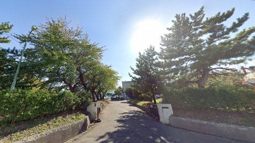 中学校　弘前市立第二中学校（中学校）まで2058m