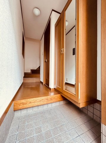 魚崎南町貸家の玄関写真