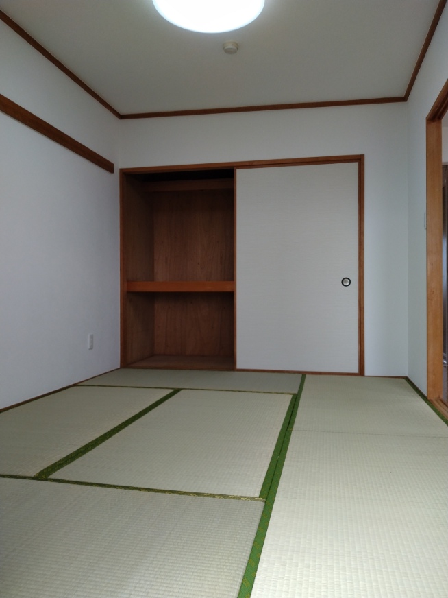 エメラルドハイツEの居間写真