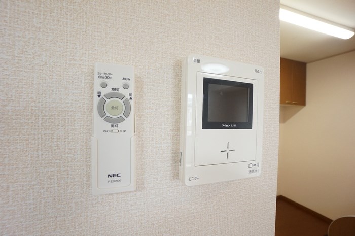 セキュリティ　モニター付きインターホンで安心