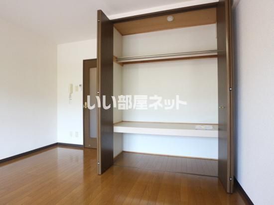 ＪＲ越後線 新潟大学前駅 バス乗車時間：2分 最寄りバス停で下車 徒歩6分 3階建 築26年の内装写真