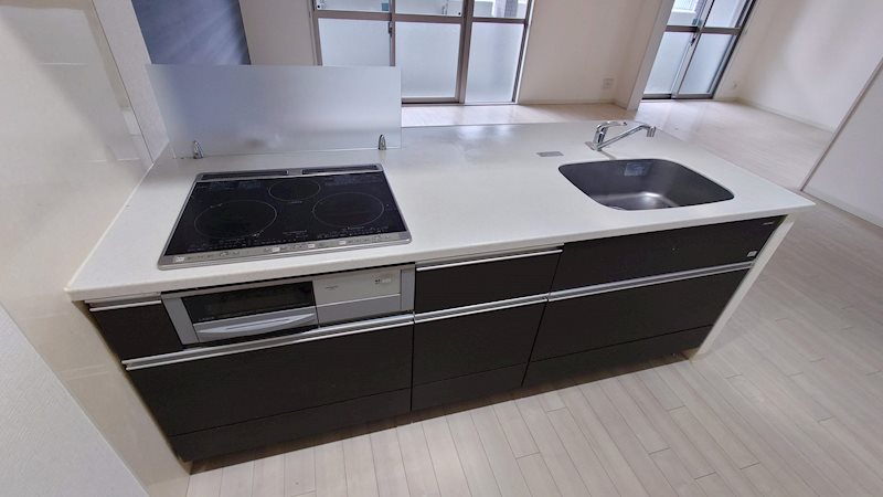 キッチン　システムキッチン、ＩＨコンロでお料理を楽しく♪