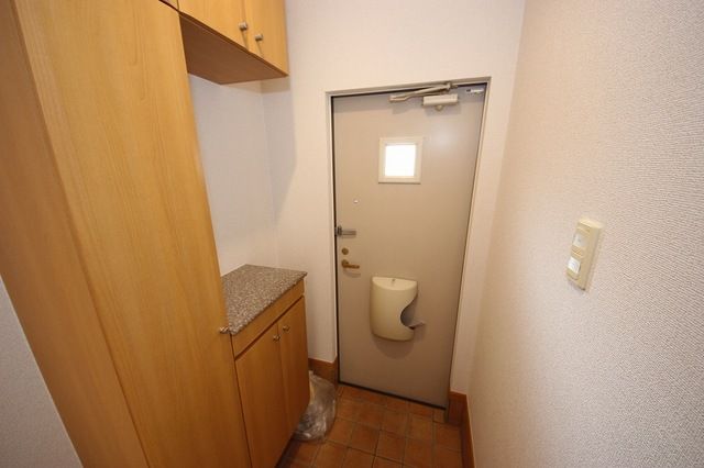 オ・ソレイユAの玄関写真