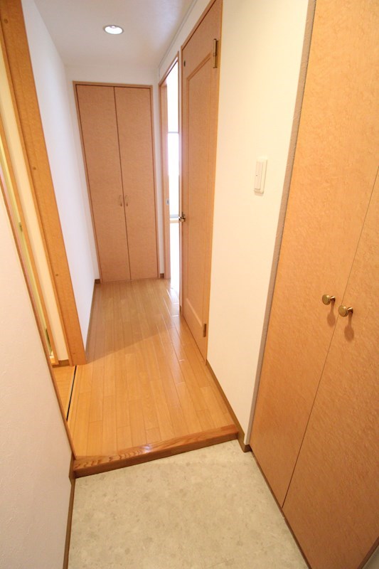 玄関　※別部屋参考写真