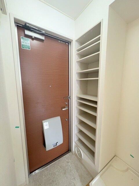 東急世田谷線 三軒茶屋駅 徒歩10分 2階建 築16年の玄関写真