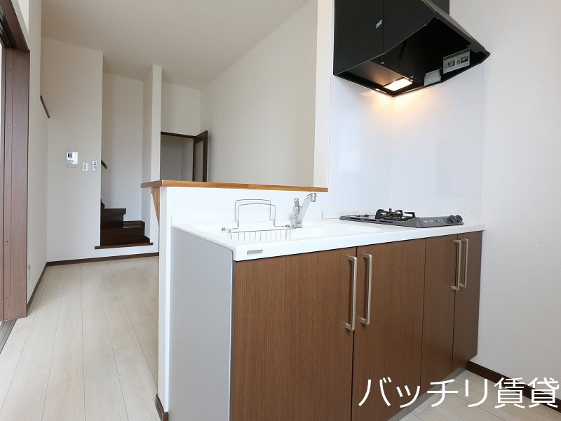 キッチン　別号室の画像。現況を優先します。