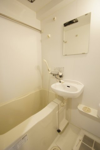 バス・シャワールーム　「バス・トイレ別です」